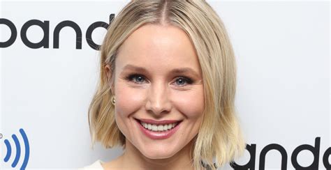 kristen bell nip slip|Kristen Bell Reveals Why She Shared Her Taped Nipple Emmys。